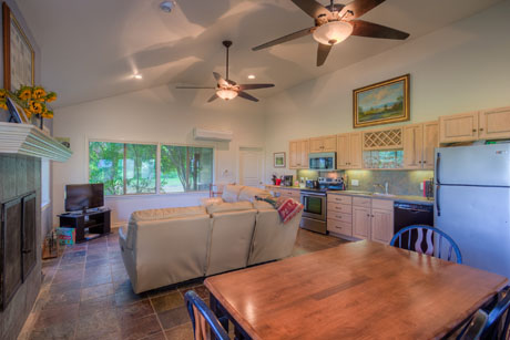 Cottage 5 Kitchen / Common Room