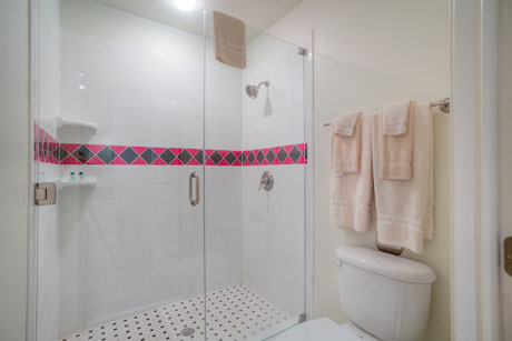 Cottage 5 Bedroom B Bathroom